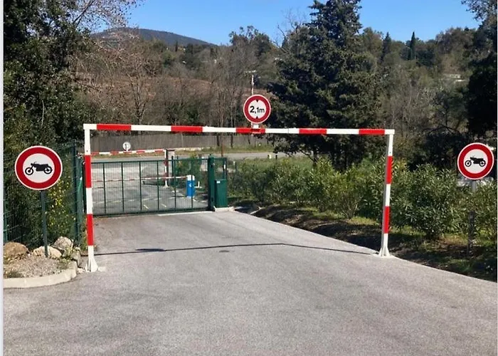 Les Restanques 2058 Rez De Jardin